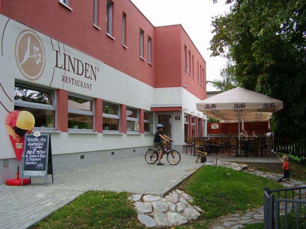 Linden Restaurant And Pension Brno Esterno foto