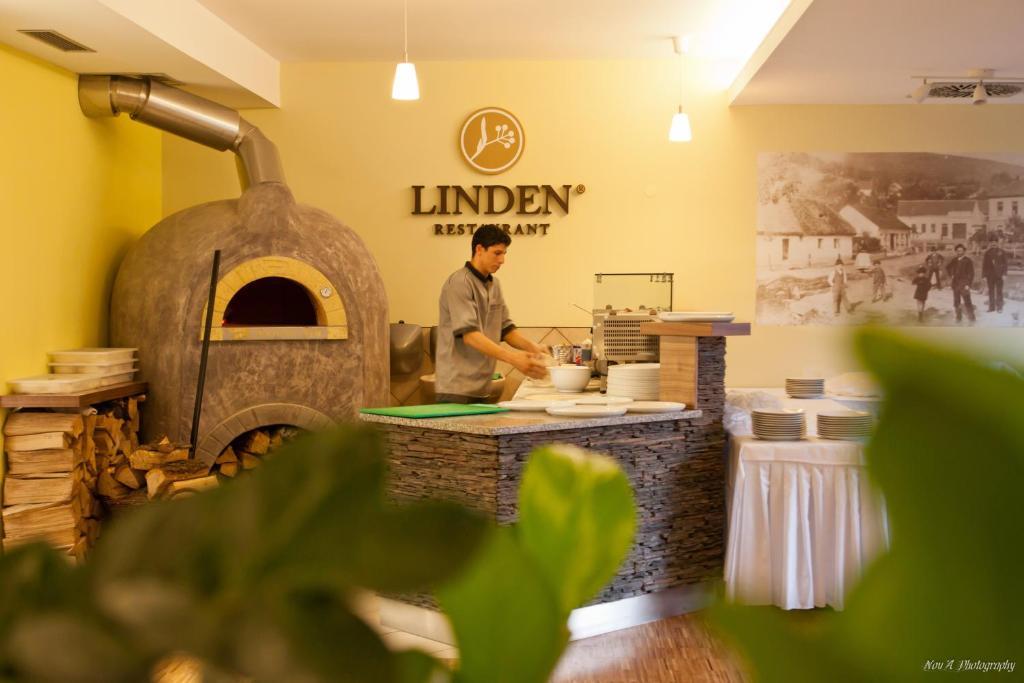 Linden Restaurant And Pension Brno Esterno foto