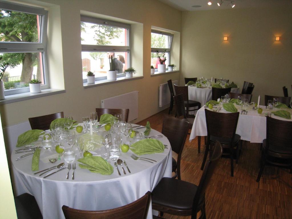 Linden Restaurant And Pension Brno Esterno foto
