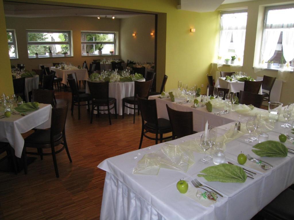 Linden Restaurant And Pension Brno Esterno foto