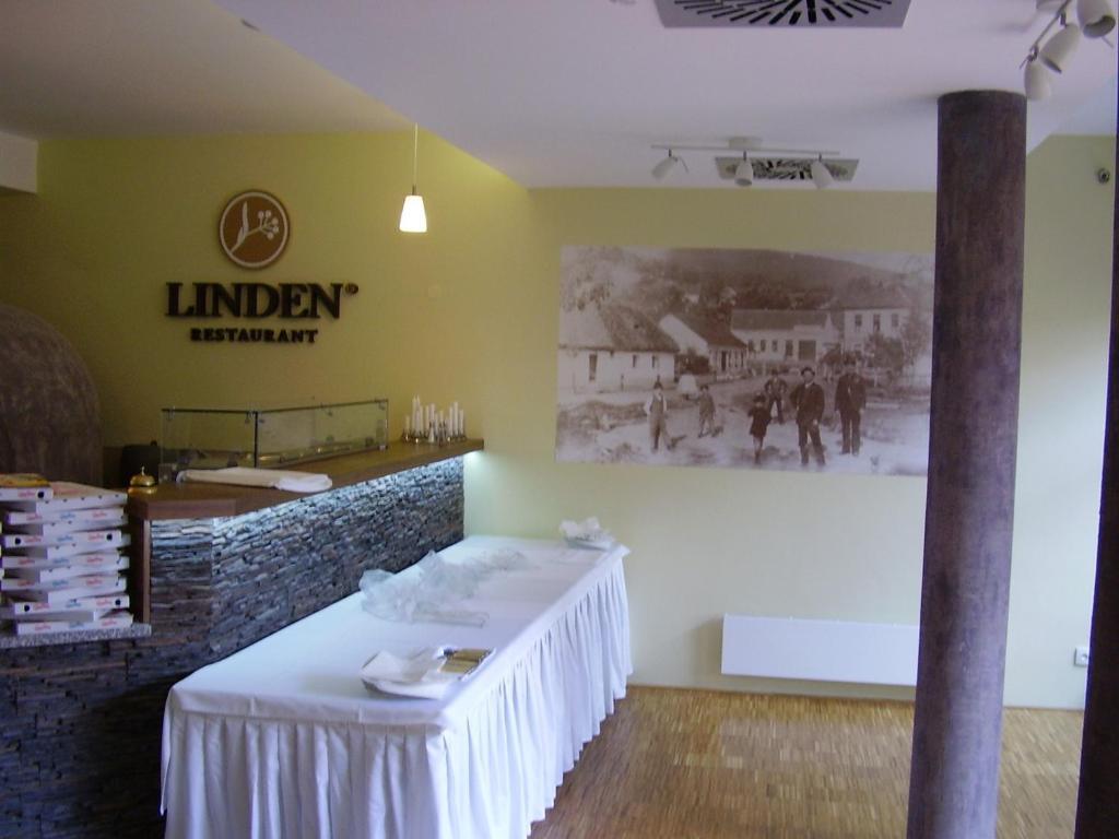 Linden Restaurant And Pension Brno Esterno foto
